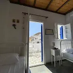 Nyaraló Chora's Cycladic Aura